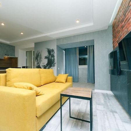 7 Вулиця Саксаганського Apartment Kyiv Exterior photo